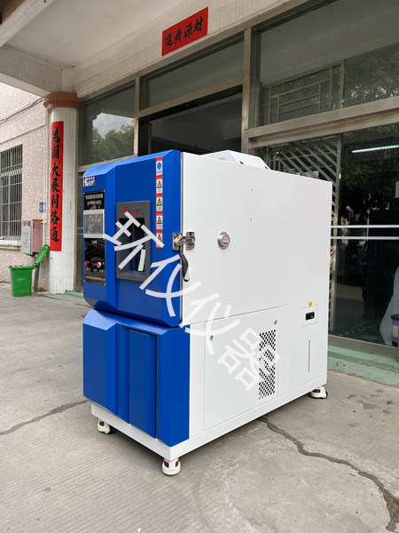 標(biāo)準(zhǔn)立式恒溫恒濕試驗箱